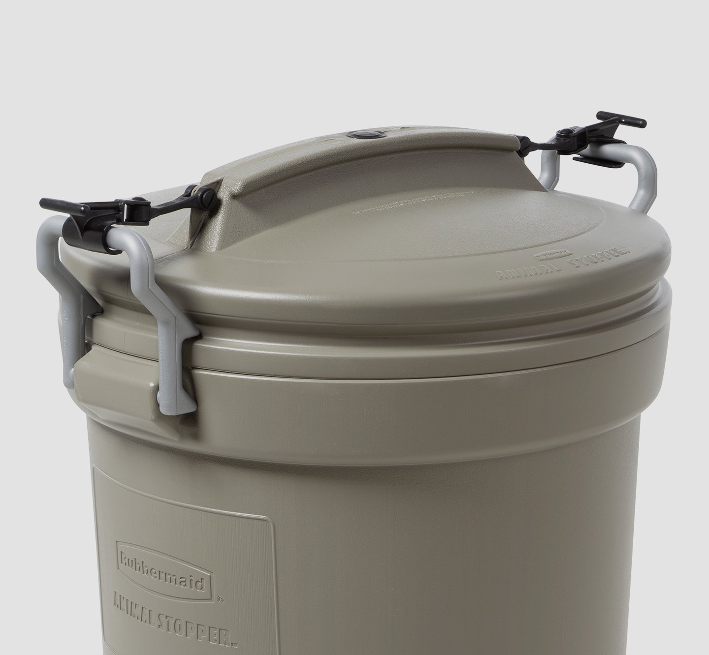 Animal Stopper Outdoor Trash Can with Lid Rubbermaid